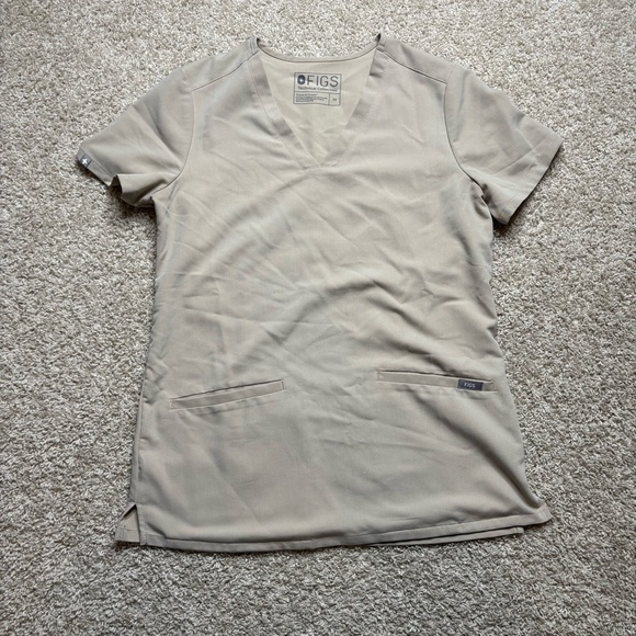 FIGS Casma Three Pocket Scrub Top - Picture 1 of 4